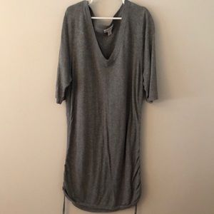 Three quarter length gray shirt with side rouching
